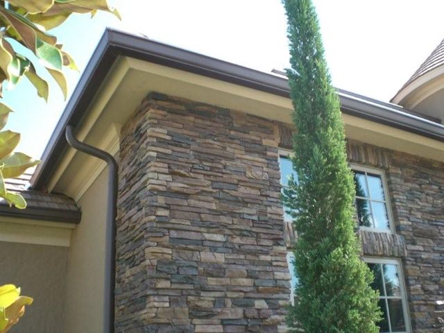 Seamless gutter installation